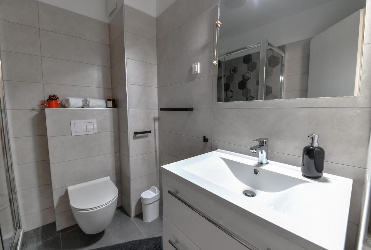 Spacious Apartment Nero With Free Parking Задар Екстериор снимка